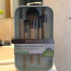 Makeup brushes